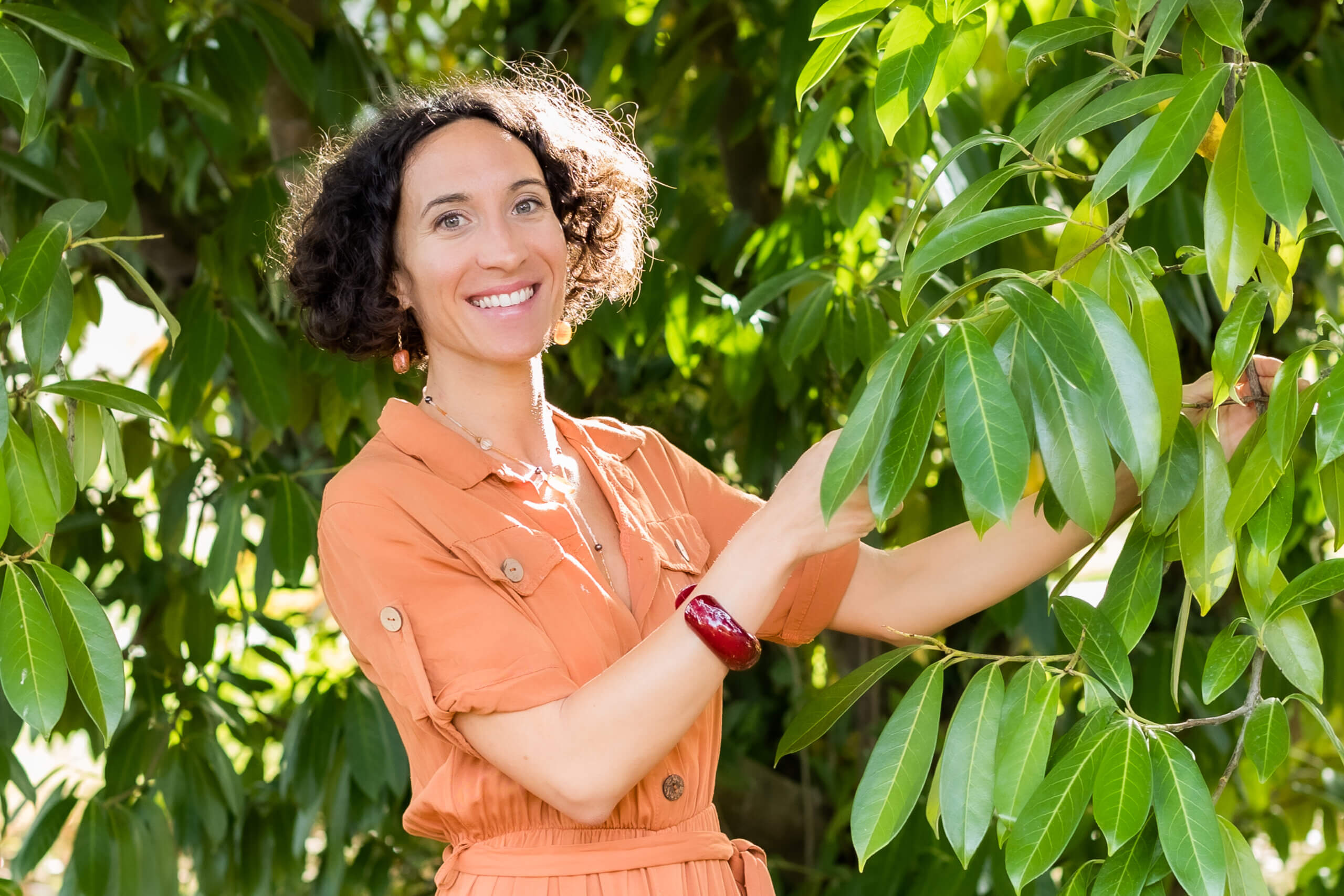 Photo de Fadila dans son jardin
