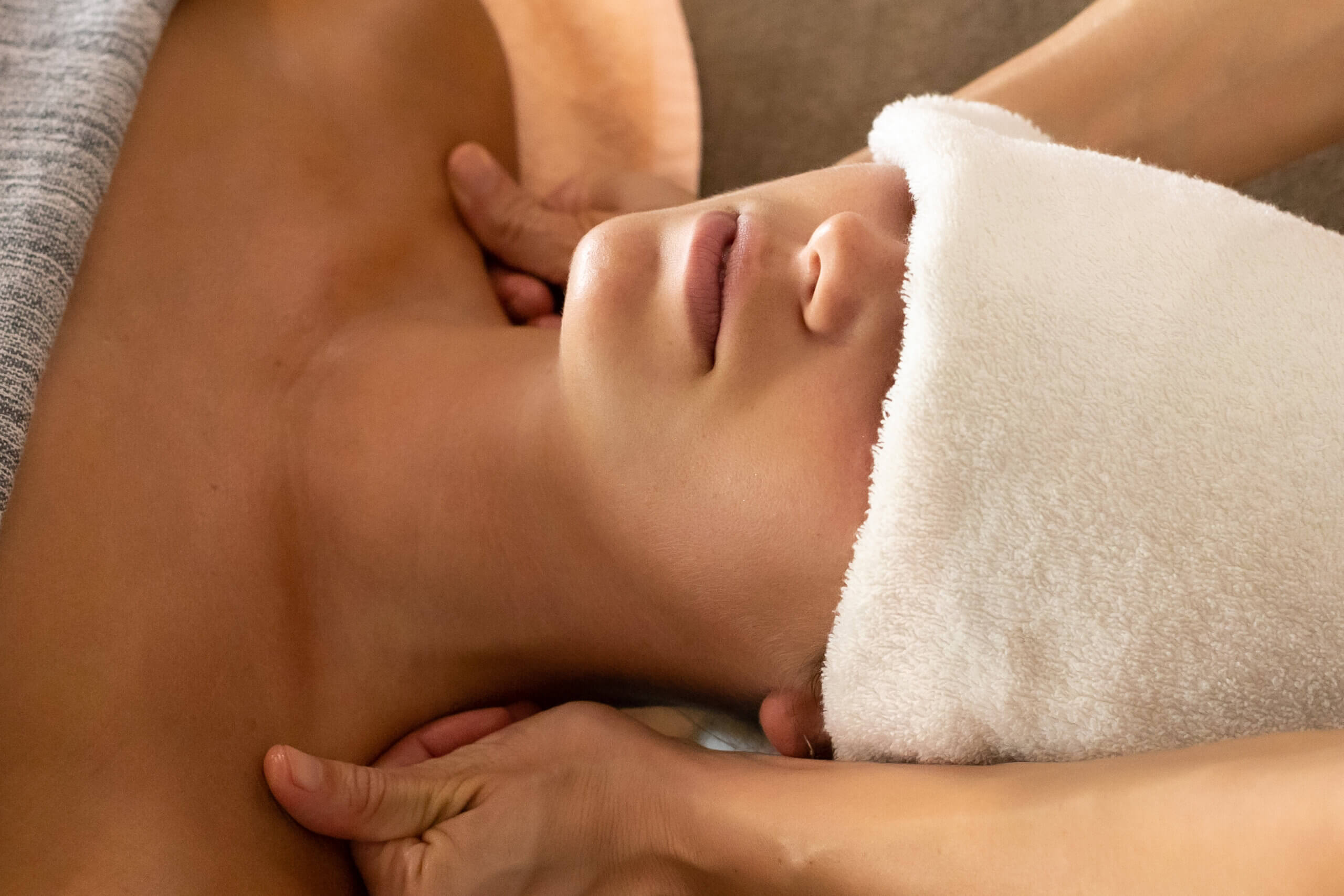 massage des épaules